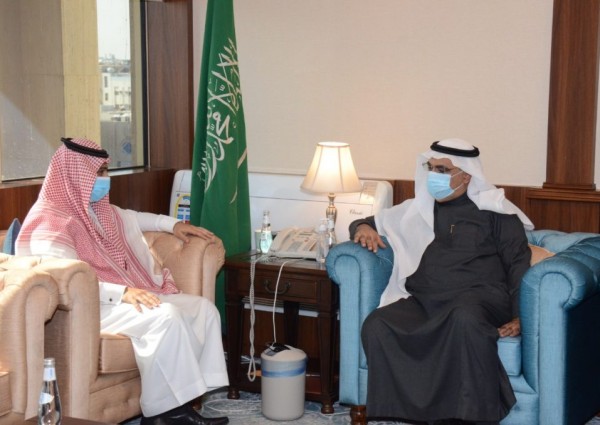 أمانة الشرقية وهيئة الهلال الأحمر بالشرقية يبحثان أوجه التعاون المشترك
