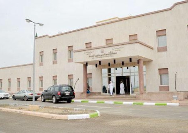 فريق طبي سعودي بمستشفى العيدابي العام يجرى أول عملية إصلاح فتق إربي بالمنظار