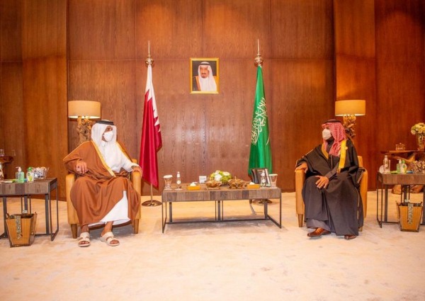 سمو ولي العهد يلتقي أمير قطر