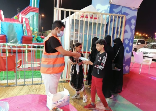 الفرق التطوعية بأمانة منطقة جازان تطبق الإحترازات الصحية لكورونا في المراكز التجارية بالمنطقة