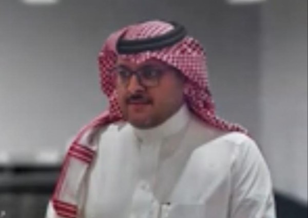 بالفيديو  القصيدة  المهداة من الشاعر خالد  القحطاني الى  الشاعر  الدكتور محمد العمري