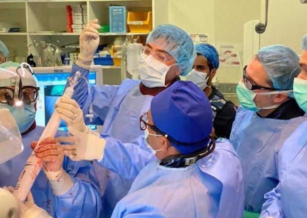 فريق طبي ينجح في إجراء عملية زراعة الصمام التاجي بالقسطرة دون الحاجة لإجراء عملية قلب مفتوح بمركز أمراض وجراحة القلب بمستشفى الملك فهد للقوات المسلحة ب‫جدة‬