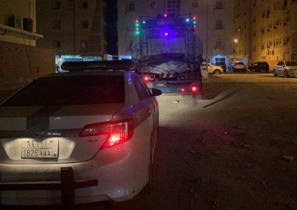 بعد تداول مقطع فيديو .. المرور يوقف قائد شاحنة بسبب قيادته المتهورة وتجاوز السرعة بأحد طرق جدة