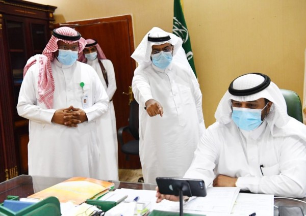 محافظ الدرب يطلع على الخدمات الصحية بمستشفي الدرب العام