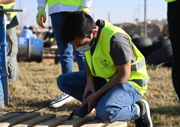 تطوعي أمانة الجوف يشيد حديقة صديقة للبيئة بإعادة تدوير النفايات