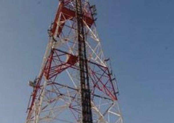 أهالي مركز بدع بن خلف يشتكون من انعدام شبكات الإنترنت والأتصال : ندفع  مبالغ  طائلة والمقابل  صفر