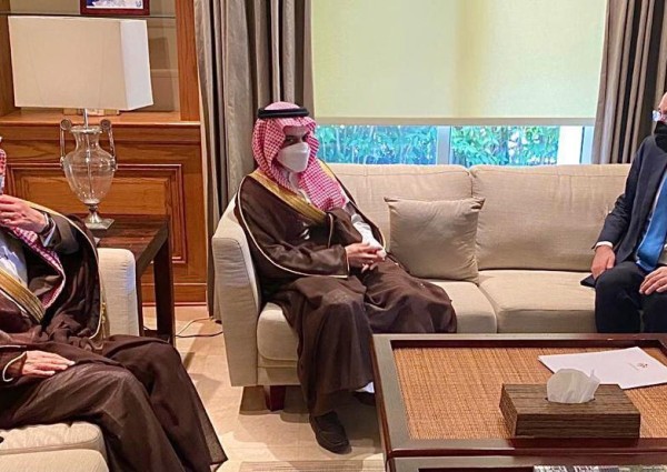 حاملًا رسالة من خادم الحرمين .. نائب رئيس الوزراء الأردني يستقبل الأمير فيصل بن فرحان
