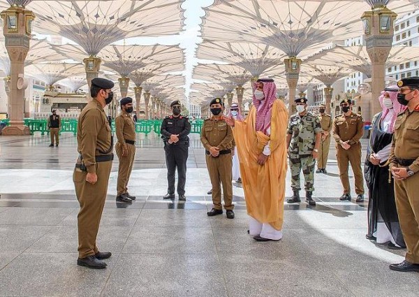 أمير المدينة يقف على مهام وأعمال الجهات المعنية بخدمة قاصدي المسجد النبوي