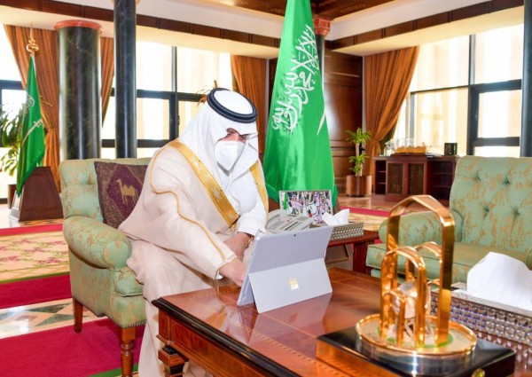 أمير تبوك يدشن حملة ” إخرج زكاتك من بيتك ” بالمنطقة