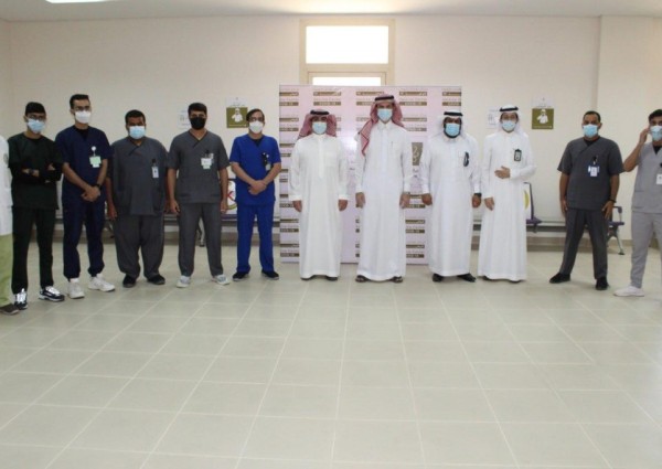 رئيس ⁧‫جامعة الجوف‬⁩ يزور مركز لقاح كورونا بالمدينة الجامعية ويدشن حملة ⁧‫جامعة محصنة‬⁩