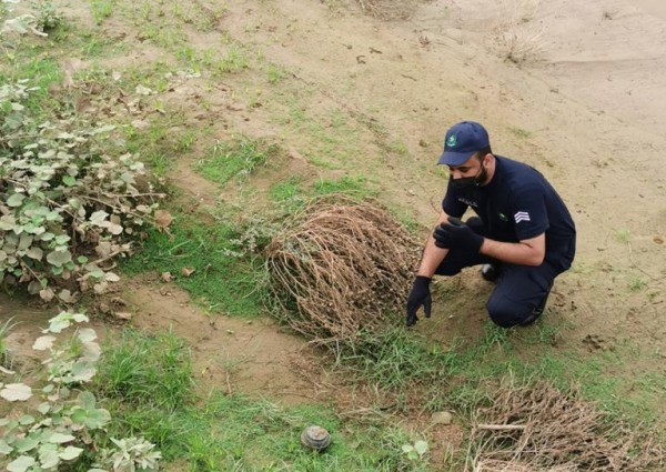 مدني جازان : العثور على لغم أرضي في أحد الأودية جرفته سيول منقولة من الأراضي اليمنية تم إبطاله دون إصابات أو أضرار