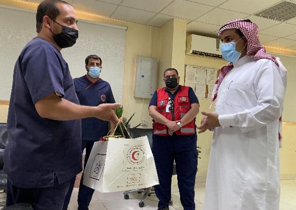 مدير عام الهلال الأحمر بالجوف ينقل معايدة رئيس الهيئة لمنسوبي المنطقة