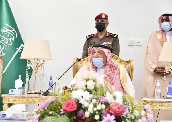 سمو أمير منطقة جازان وسمو نائبه يعايدان العاملين بمركز لقاحات كورونا بمركز الأمير سلطان الحضاري..