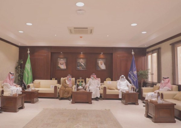 وكيل جامعة حائل للتطوير والأعمال يستقبل أمين عام جائزة الأميرة صيتة بنت عبد العزيز للتميز في العمل الاجتماعي