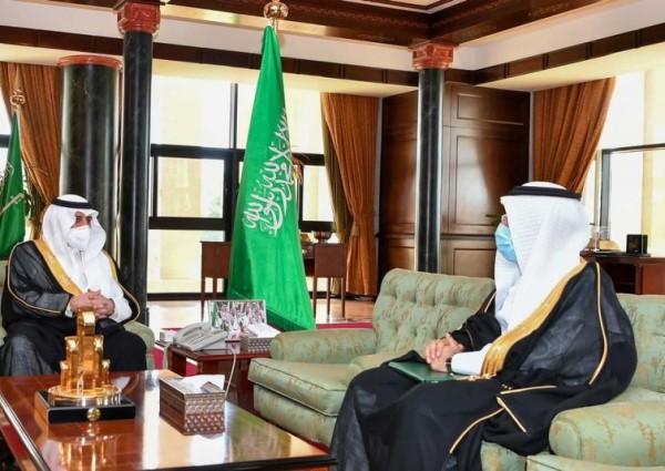 أمير تبوك يطلع على تقرير عن أعمال الشؤون الصحية بالمنطقة
