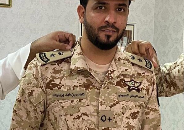 أمير الفوج السادس عشر بالحرس الوطني يقلد الرائد ناهس بن فهد بن ناهس رتبته الجديدة