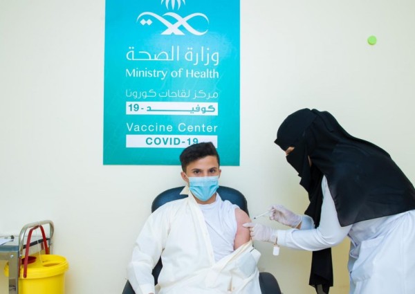 صحة حفر الباطن تبدأ في تطعيم الفئة العمرية من “12-18” عاماً بلقاح (فايزر)