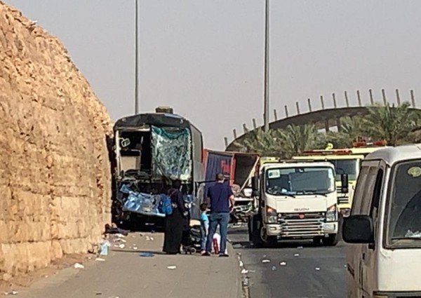 الهلال الأحمر يباشر حادث تصادم لحافلة يخلف  12 اصابة بالرياض