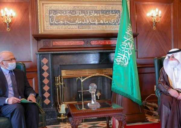 أمير منطقة تبوك يستقبل سفير باكستان لدى المملكة