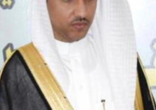 وكيل محافظة الطوال يعزي شيخ قرية النجامية في وفاة والدته