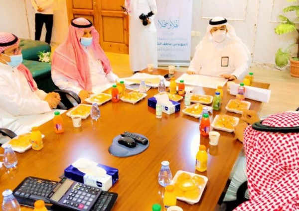 أمين الجوف يبحث مع رئيس ومسؤولي بلدية القريات الارتقاء بالخدمات للمواطنين