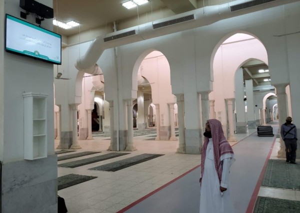 شاهد .. أمين التوعية الإسلامية في الحج والعمرة والزيارة يقف على جاهزية المنصات التوعوية بمسجد نمرة بمشعر عرفات