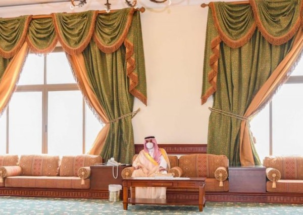 أمير منطقة تبوك يلتقي أهالي أملج وينوه بماتشهده المحافظة من حراك سياحي*