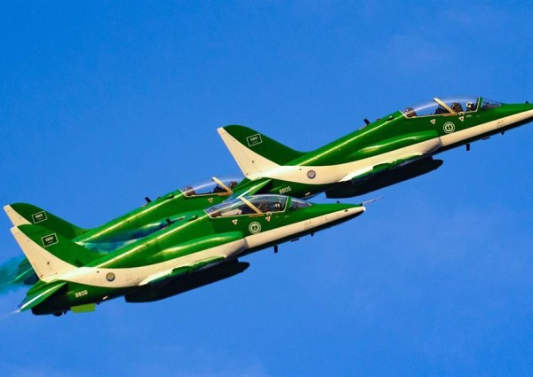 أظهروا مهارة وبراعة وجاهزية احترافية .. شاهد: فريق “صقور السعودية” يعانقون السحاب في سماء جدة بمناسبة اليوم الوطني الـ 91