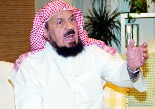 هل يجوز دفع الزكاة للأم أو الأب؟ .. المنيع يجيب! – فيديو