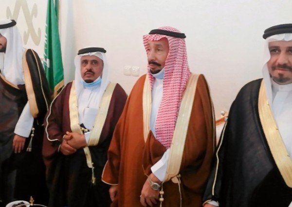 بحضور محافظ الحائط ونائبة .. الأستاذ “حميد حسين بن شويلع” يحتفل بزواج ابنة” حسين””