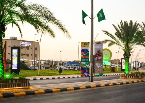 احتفالاً باليوم الوطني الـ 91 .. محافظة دومة الجندل تتوشح باللون الأخضر