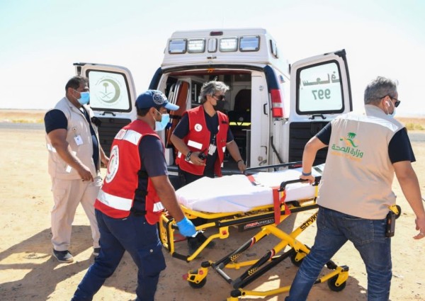 هلال تبوك ينفذ فرضية حادث مروري باحدالطرق السريعة  بمشاركة عدة جهات حكومية .