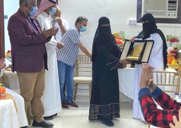 المركز الصحي الغربي بابو عريش يقيم حفل تكريم وتوديع طبيب الأسرة الدكتور بخيت محمد وطبيبة الجراحة الدكتوره ايمان مبارك