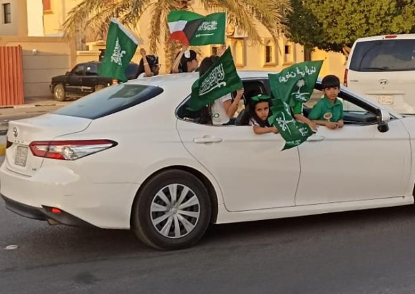 السعيرة تتزين بصور القادة وتتوشح اللون الأخضر باليوم الوطني 91