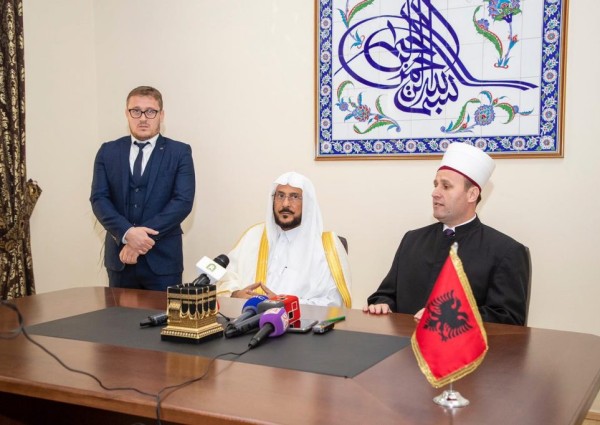 وزير الشؤون الإسلامية: قيادة المملكة تعمل بقوة على حماية الإسلام من الجماعات المتطرفة
