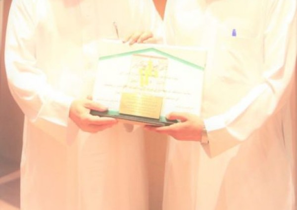 معالي رئيس جامعة الحدود الشمالية يكرم الفائزين بالمراكز الأولى لبرنامج طور إداري ويكرم الرئيس التنفيذي للبرنامج
