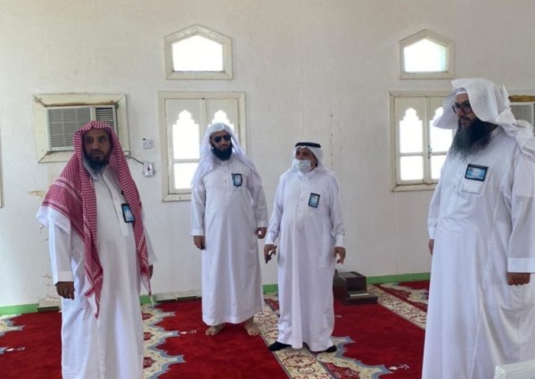 مدير فرع الشؤون الإسلامية بالحدود الشمالية يتفقد الجوامع والمساجد في القرى والهجر بالمنطقة
