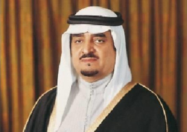 هل تريد الزواج أم خائف من أم العيال؟ .. شاهد: فيديو نادر للملك فهد وهو يزور مريض منوم بأحد المستشفيات