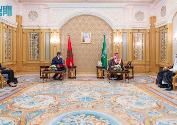ولي العهد يتسلم رسالة خطية من ملك المغرب