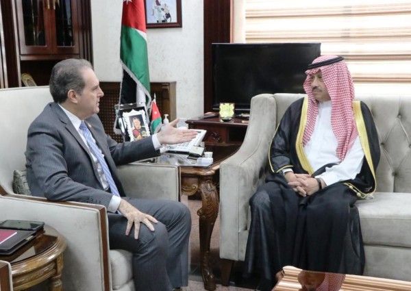 وزارة الصحة تستلم المنحة السعودية من الأوكسجين الطبي