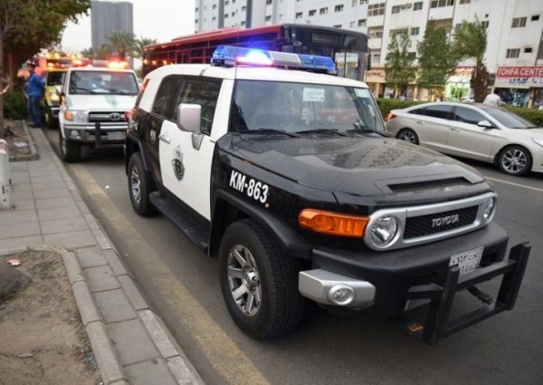 القبض على مقيمين نشرا إعلانًا احتياليًّا على مواقع التواصل لتعديل الحالة الصحية إلى ” محصّن”