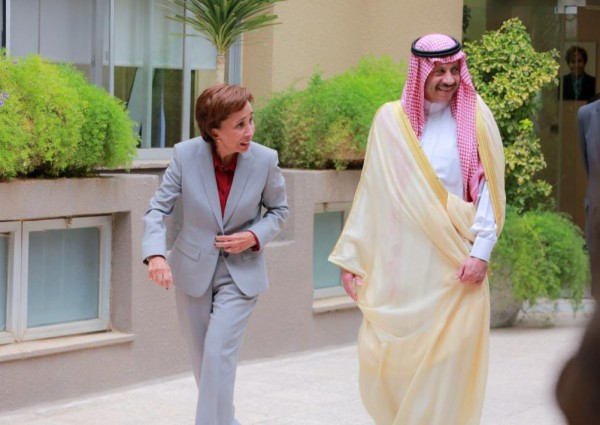 رئيسة مجلس أمناء الصندوق الأردني الهاشمي للتنمية البشرية تلتقي بسفير خادم الحرمين لدى الأردن