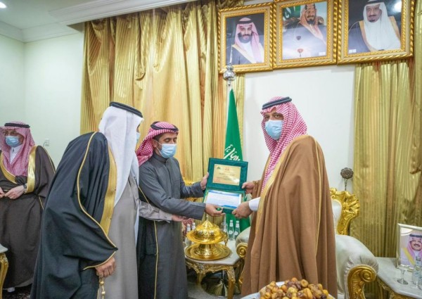 أمير حائل يطلع على التجهيزات الإدارية والخدمات الصحية بمحافظة الغزاله