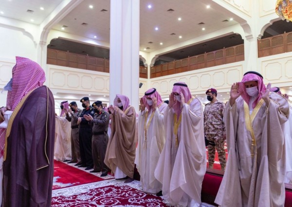 جموع المصلين يؤدون صلاة الاستسقاء في 26 ألف جامع بمناطق المملكة وسط خدمات متكاملة وفرتها وزارة الشؤون الإسلامية