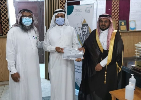 العقيلي رئيس مركز العالية يزور متوسطة وثانوية شهدة