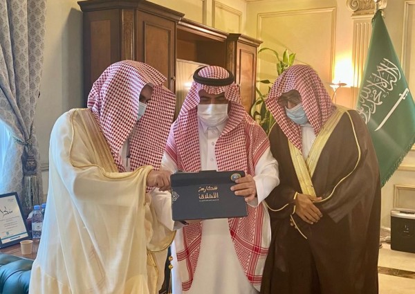 مدير عام فرع الرئاسة العامة لهيئة الأمر بالمعروف في المنطقة الشرقية في زيارة لمحافظ رأس تنورة لتفعيل حملة ” مكارم الأخلاق “