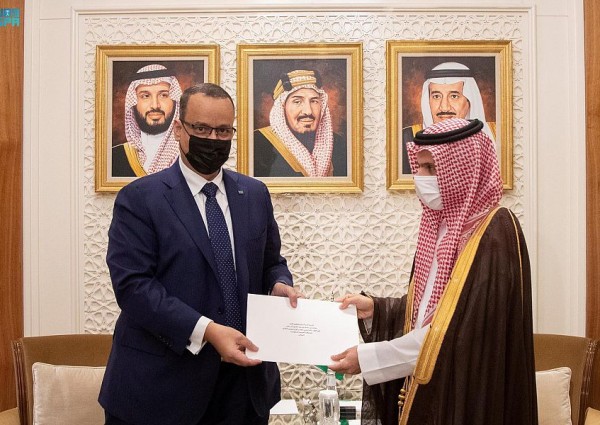 ولي العهد يتلقى رسالة خطية من الرئيس الموريتاني