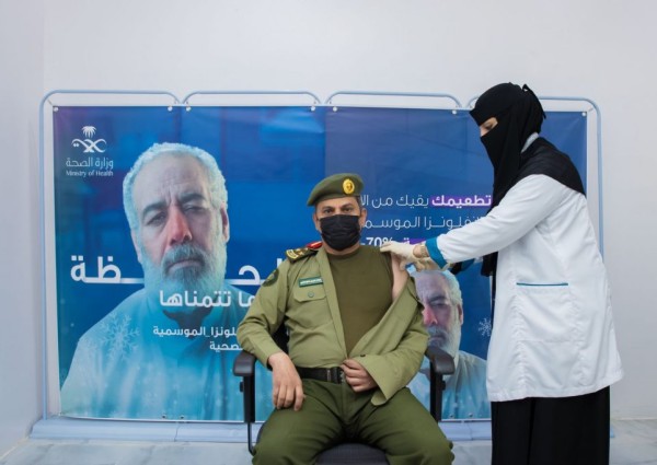 صحة حفر الباطن تنظم حملة التطعيم ضد الإنفلونزا الموسمية لمنسوبي جوازات المحافظة