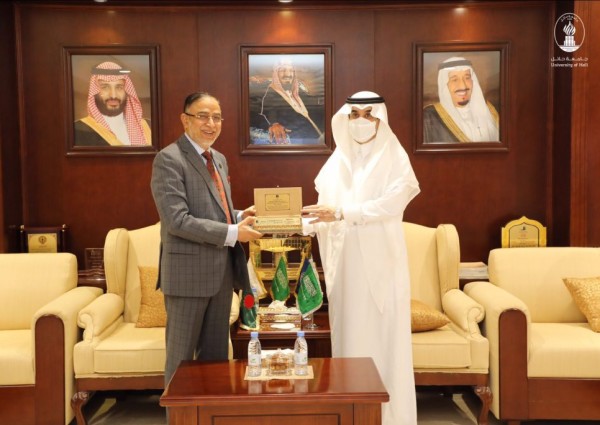 رئيس جامعة حائل يستقبل سفير جمهورية بنغلاديش