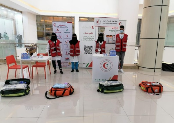 بتغطية من هيئة الصحفيين .. متطوعو الهلال الأحمر بنجران ينظم فعالية داء السكري